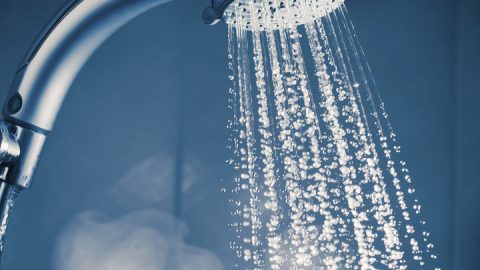 শীতে ঠান্ডা নাকি মৃদু গরম পানিতে গোসল করবেন?