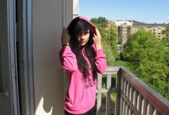 ফ্যাশন সচেতন তরুণীদের জন্য বউনি দামে লেডিজ হুডি