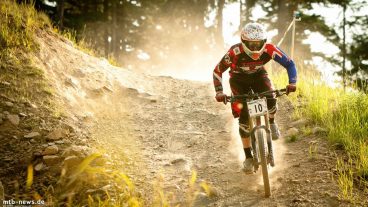 চলে আমার সাইকেল হাওয়ার বেগে উইড়া উইড়া!