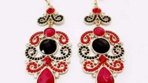 গহনায় অবিশ্বাস্য ছাড়! একটি কিনলে আরেকটি ফ্রি!