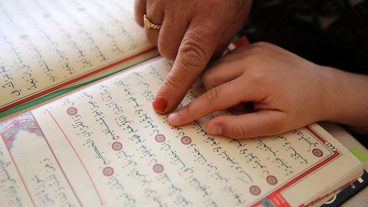 আসুন কুরআন অর্থ বুঝে পড়ি। আপনার কাজে লাগার মত কিছু অনুবাদ সহায়িকা