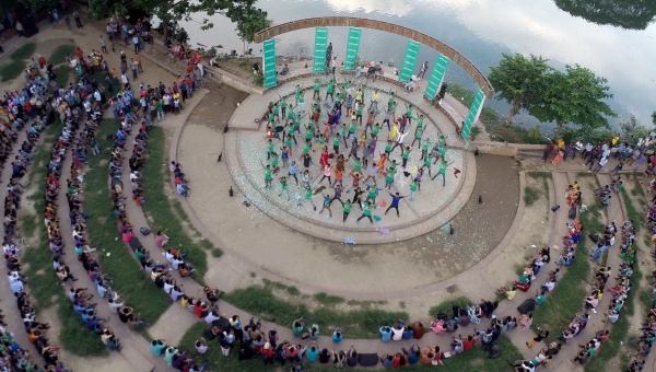 ইউটিউব মাতাচ্ছে ইন্টারনেট ফ্লাশমব!!