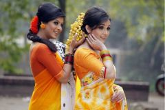 ফাগুনের মোহনায় মন মাতানো স্টাইলিশ ফ্যাশন!!