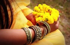 চুড়ি নেবেন চুড়ি ! হরেক রকম বসন্তের চুড়ি !!