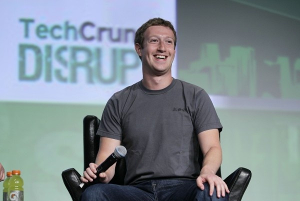 একই টি-শার্ট সব সময় পড়ে জুকারবার্গ !