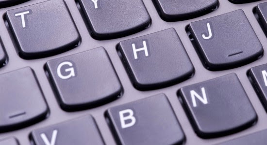 কেন কম্পিউটার কি-বোর্ডে F এবং J বোতামে ‘বাম্প’ থাকে?