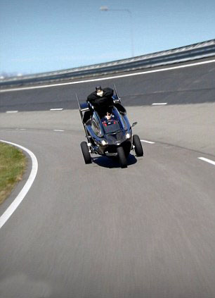 আপনি কি যানজট বা জ্যাম এ পড়ে ক্লান্ত বিরক্ত!! আর কষ্ট নয় এখন আপনাকে আরাম দিতে চলে এসেছে বিশ্বের  সর্বপ্রথম বিক্রিত মোটরসাইকেল পল-ভি ওয়ান যা কিনা আপনাকে উড়িয়ে নিয়ে আপনার মূল্যবান সময় বাঁচাবে।